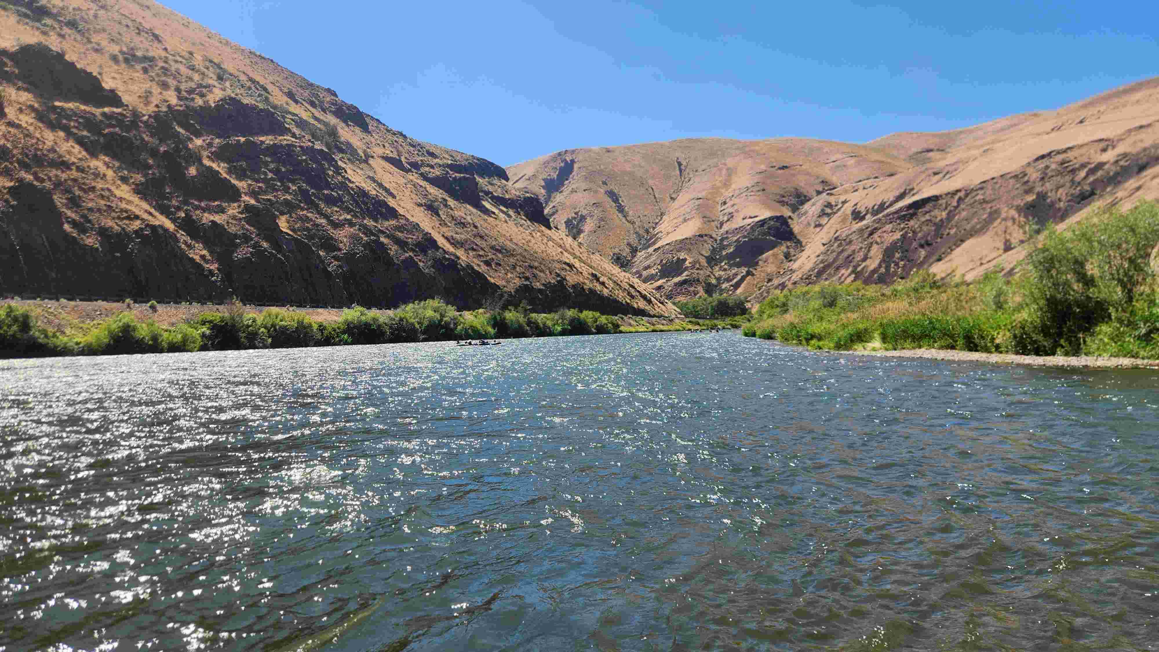 Tubers floating down Yakima River Canyon